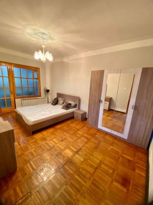 Бакы, старое здание 4 комната, арендовать, 100 м²  , Јасамал рајону, Јасамал гәс.
