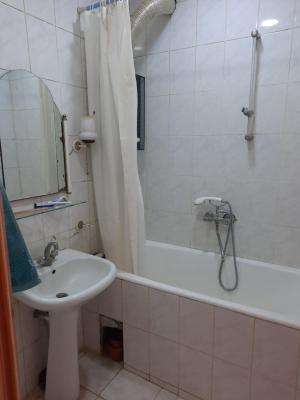 Бакы, старое здание 2 комната, арендовать, 70 м²  , Нәсими рајону, 4-ҹү микрорајон