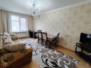 Бакы, старое здание 3 комната, арендовать, 80 м²  , Јасамал рајону