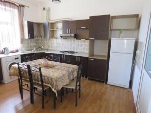 Бакы, садовый домик 4 комната, арендовать, 100 м² , 10 сот , Сәбаил рајону
