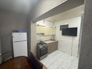 Бакы, старое здание 3 комната, арендовать, 80 м²  , Бинәгәди рајону, 7-ҹи микрорајон