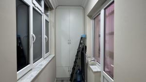 Бакы, старое здание 5 комната, продажа, 120 м²  , Сураханы рајону, Јени Ҝүнәшли гәс.