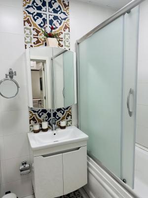 Бакы, новостройка 2 комната, посуточная аренда, 100 м²  , Хәтаи рајону, Ағ шәһәр