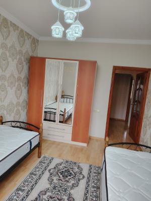 Бакы, старое здание 3 комната, арендовать, 80 м²  , Јасамал рајону