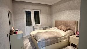 Бакы, старое здание 5 комната, продажа, 120 м²  , Сураханы рајону, Јени Ҝүнәшли гәс.