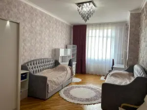 Бакы, новостройка 3 комната, арендовать, 130 м²  , Јасамал рајону