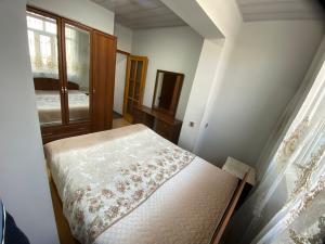 Бакы, старое здание 4 комната, арендовать, 100 м²  , Јасамал рајону, Јасамал гәс.