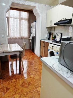 Бакы, старое здание 4 комната, продажа, 110 м²  , Бинәгәди рајону, 8-ҹи микрорајон