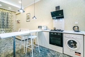 Бакы, новостройка 2 комната, посуточная аренда, 80 м²  , Нәсими рајону