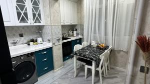 Бакы, старое здание 5 комната, продажа, 120 м²  , Сураханы рајону, Јени Ҝүнәшли гәс.