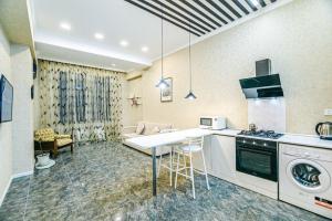 Бакы, новостройка 2 комната, посуточная аренда, 80 м²  , Нәсими рајону