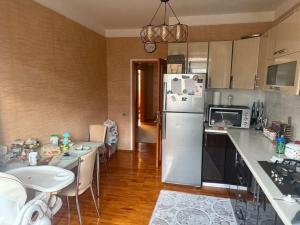 Бакы, старое здание 4 комната, продажа, 100 м²  , Сабунчу рајону, Бакыханов гәс.