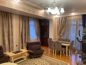 Бакы, новостройка 2 комната, арендовать, 100 м²  , Јасамал рајону