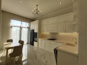 Бакы, новостройка 3 комната, арендовать, 120 м²  , Јасамал рајону