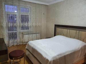 Бакы, старое здание 2 комната, арендовать, 95 м²  , Хәтаи рајону