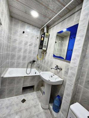 Бакы, старое здание 3 комната, продажа, 65 м²  , Низами рајону, 8-ҹи километр