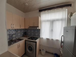 Бакы, старое здание 3 комната, арендовать, 60 м²  , Нәсими рајону, 4-ҹү микрорајон