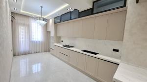 Бакы, новостройка 3 комната, продажа, 130 м²  , Јасамал рајону, Јасамал гәс.
