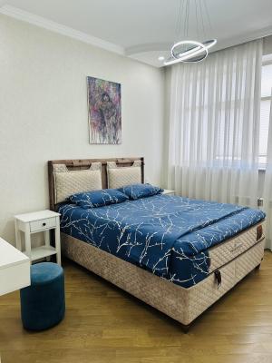 Бакы, новостройка 2 комната, посуточная аренда, 100 м²  , Хәтаи рајону, Ағ шәһәр
