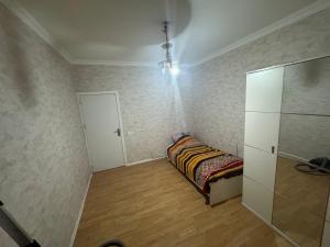 Бакы, старое здание 3 комната, арендовать, 80 м²  , Бинәгәди рајону, 7-ҹи микрорајон