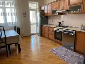 Бакы, новостройка 3 комната, арендовать, 130 м²  , Јасамал рајону