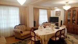 Бакы, старое здание 5 комната, продажа, 145 м²  , Бинәгәди рајону