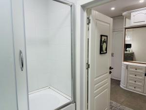 Бакы, новостройка 2 комната, посуточная аренда, 100 м²  , Хәтаи рајону, Ағ шәһәр